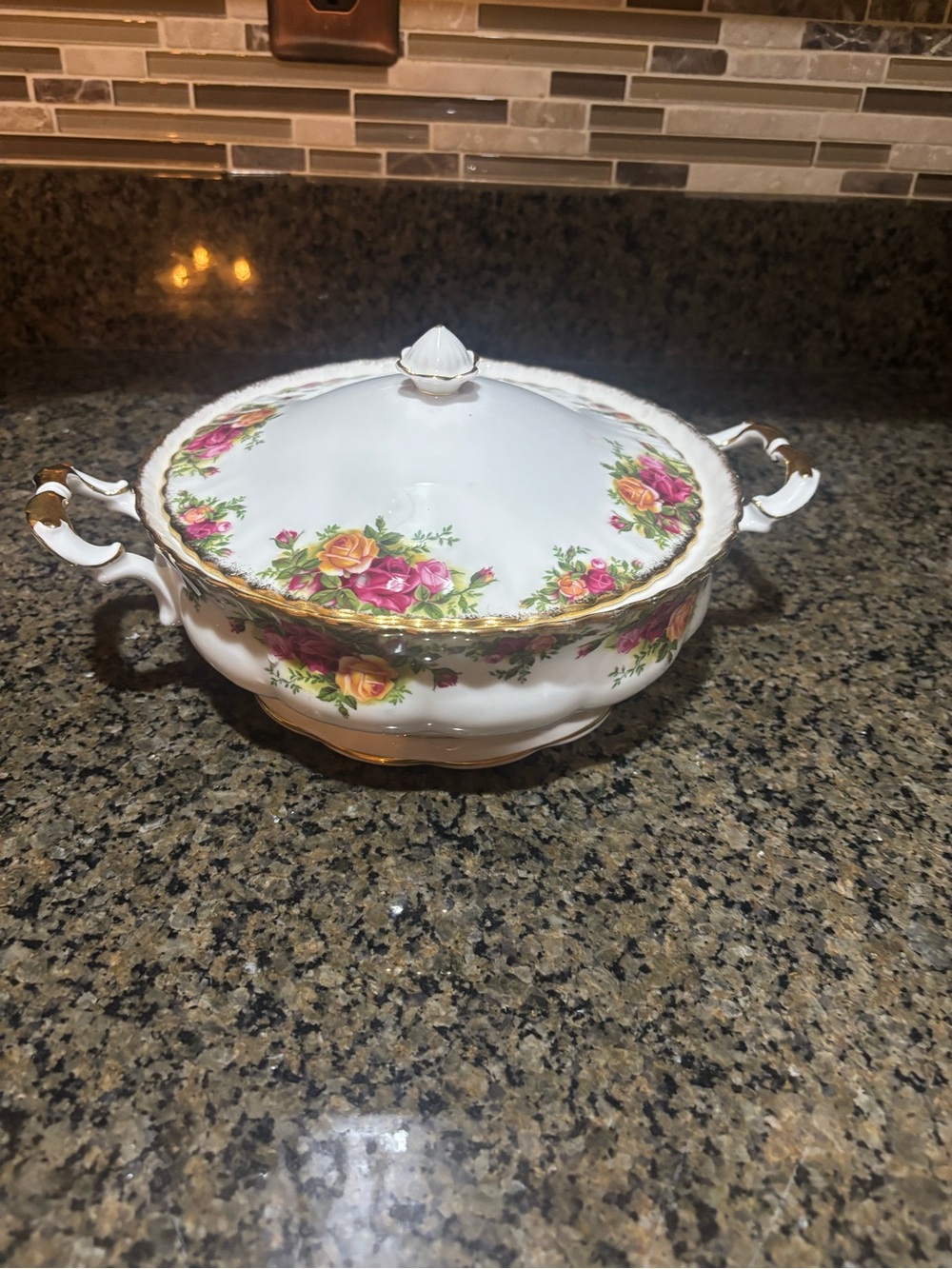 RARE Vintage Royal Albert Old Country Rose lidded handled soup tureen -Large